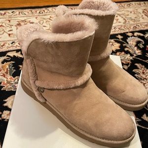 UGG ankle bootie Luxe in Tan, Fawn. Womens size 9.